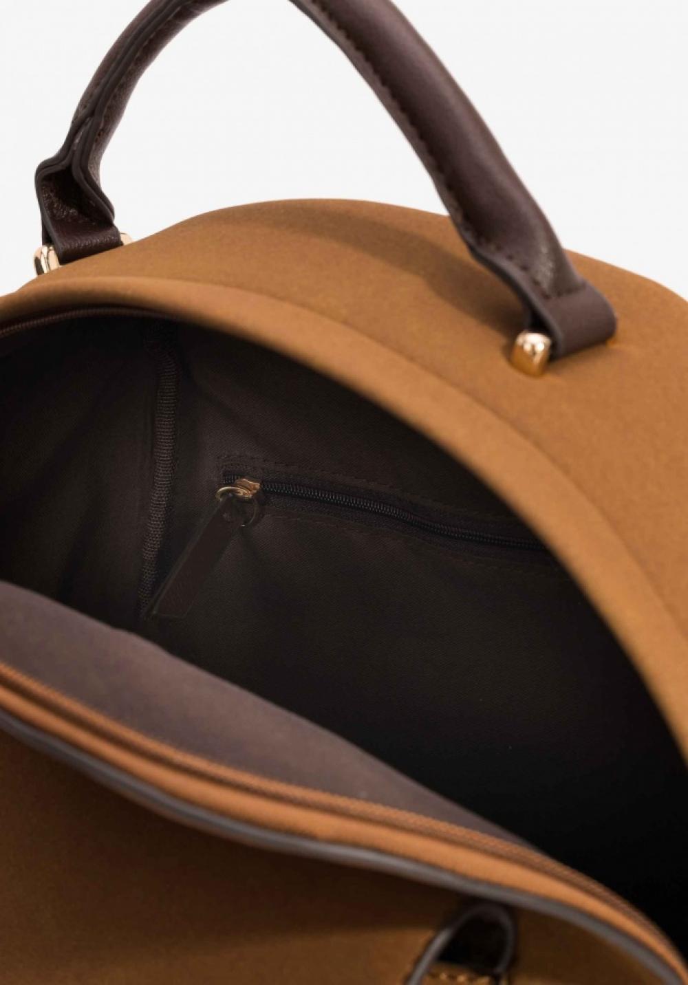 Mochila con bolsillo delantero